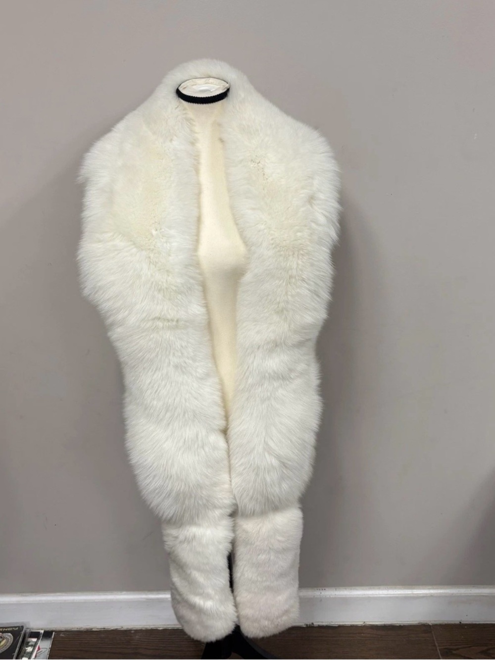 Saga Fur White Fur Scarf NWT